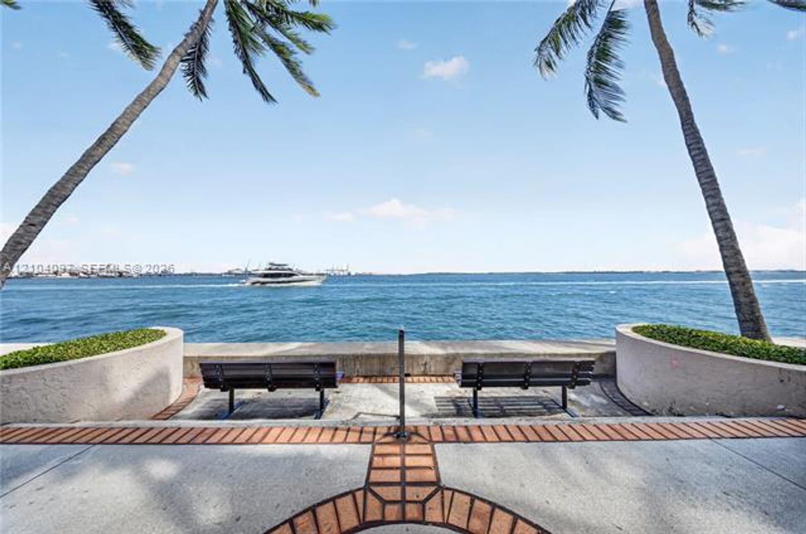 Miami Condo: 540 Brickell Key Dr cu-916