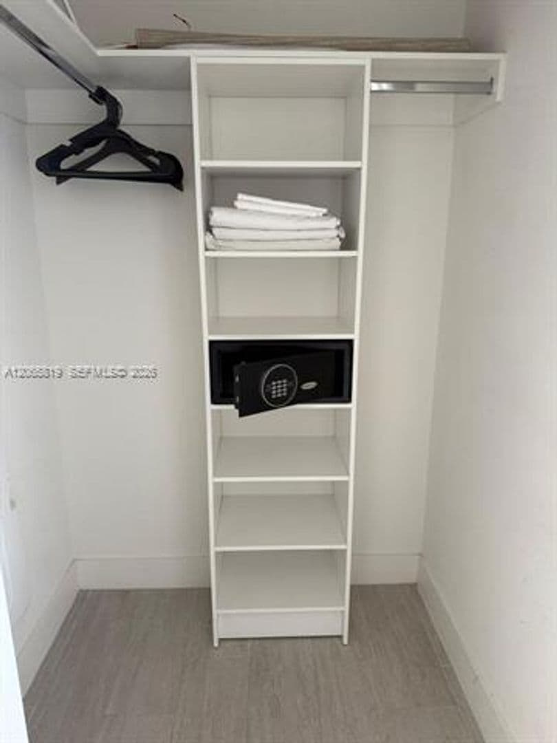 Hollywood Condo: 4010 S Ocean Dr cu-T3507