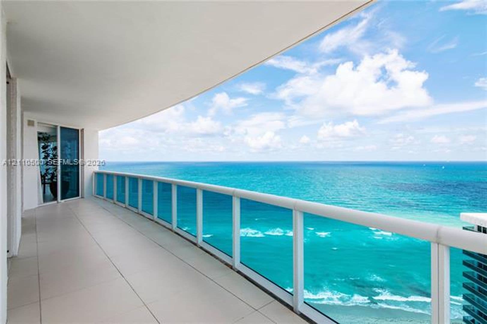 Hollywood Condo: 2711 S Ocean Dr cu-2205