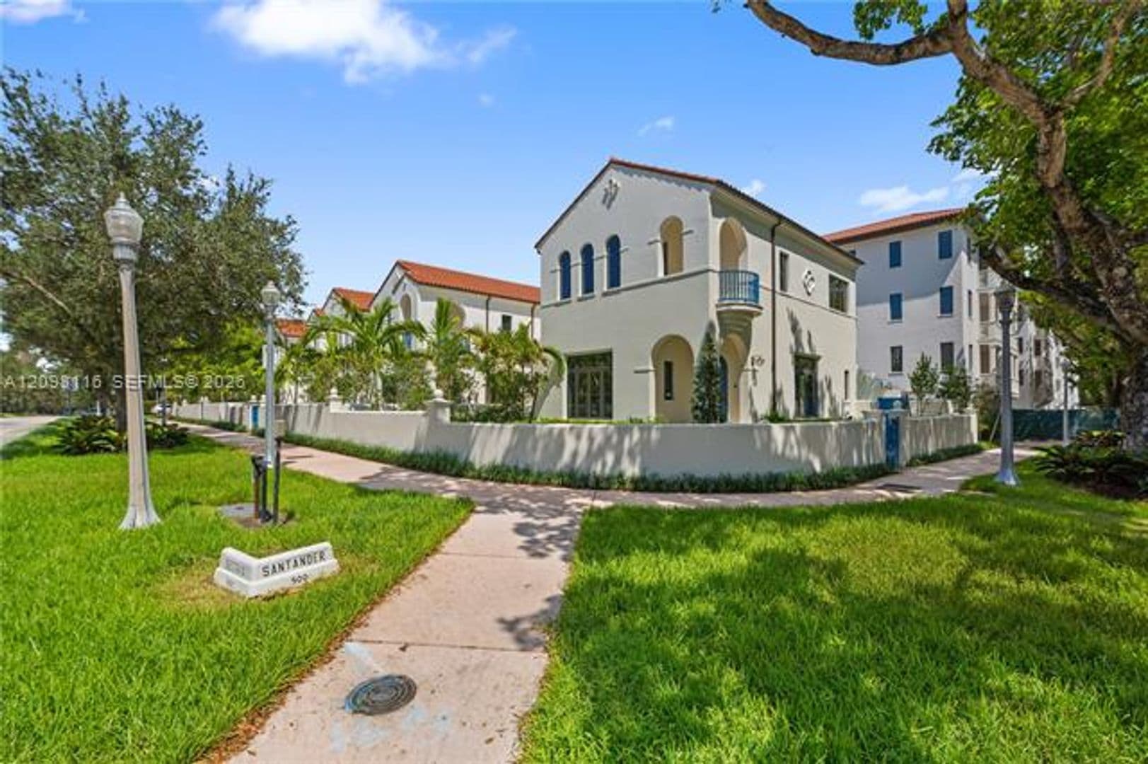 Coral Gables Condo: 555 Santander Ave cu-V4