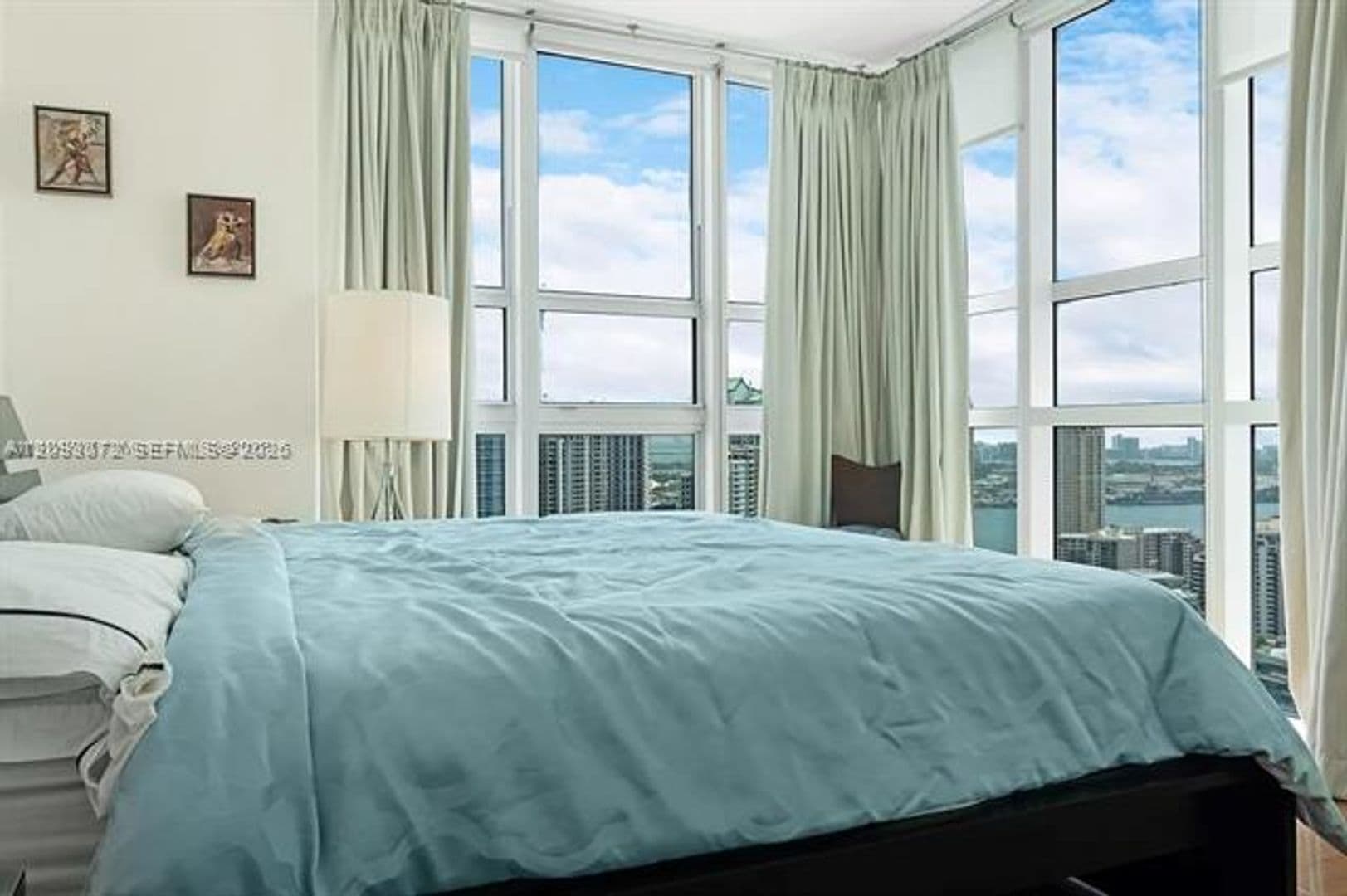 Miami Condo: 950 Brickell Bay Dr cu-3710