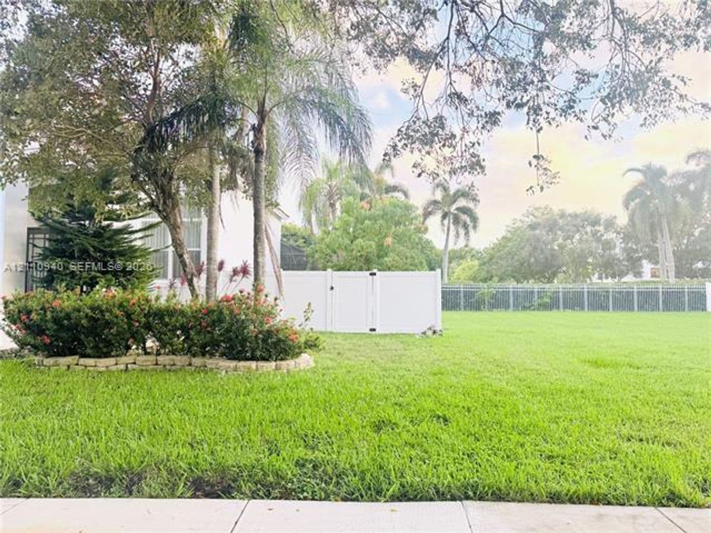 Pembroke Pines House: 18438 NW 9th St # 0