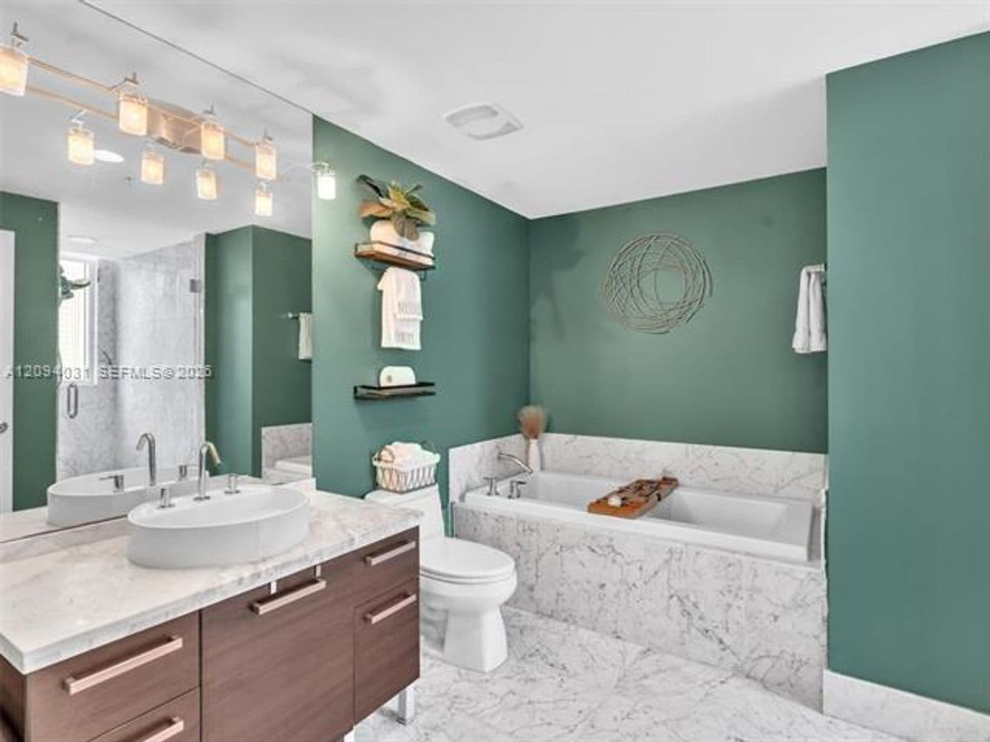 Miami Condo: 253 NE 2nd St cu-2208