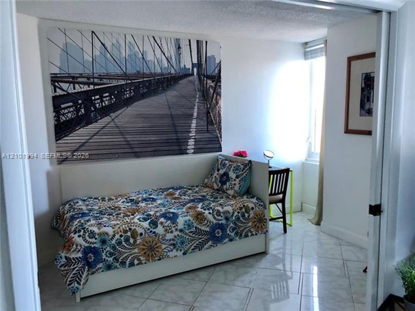 Miami Beach Condo: 2301 Collins Av cu-737