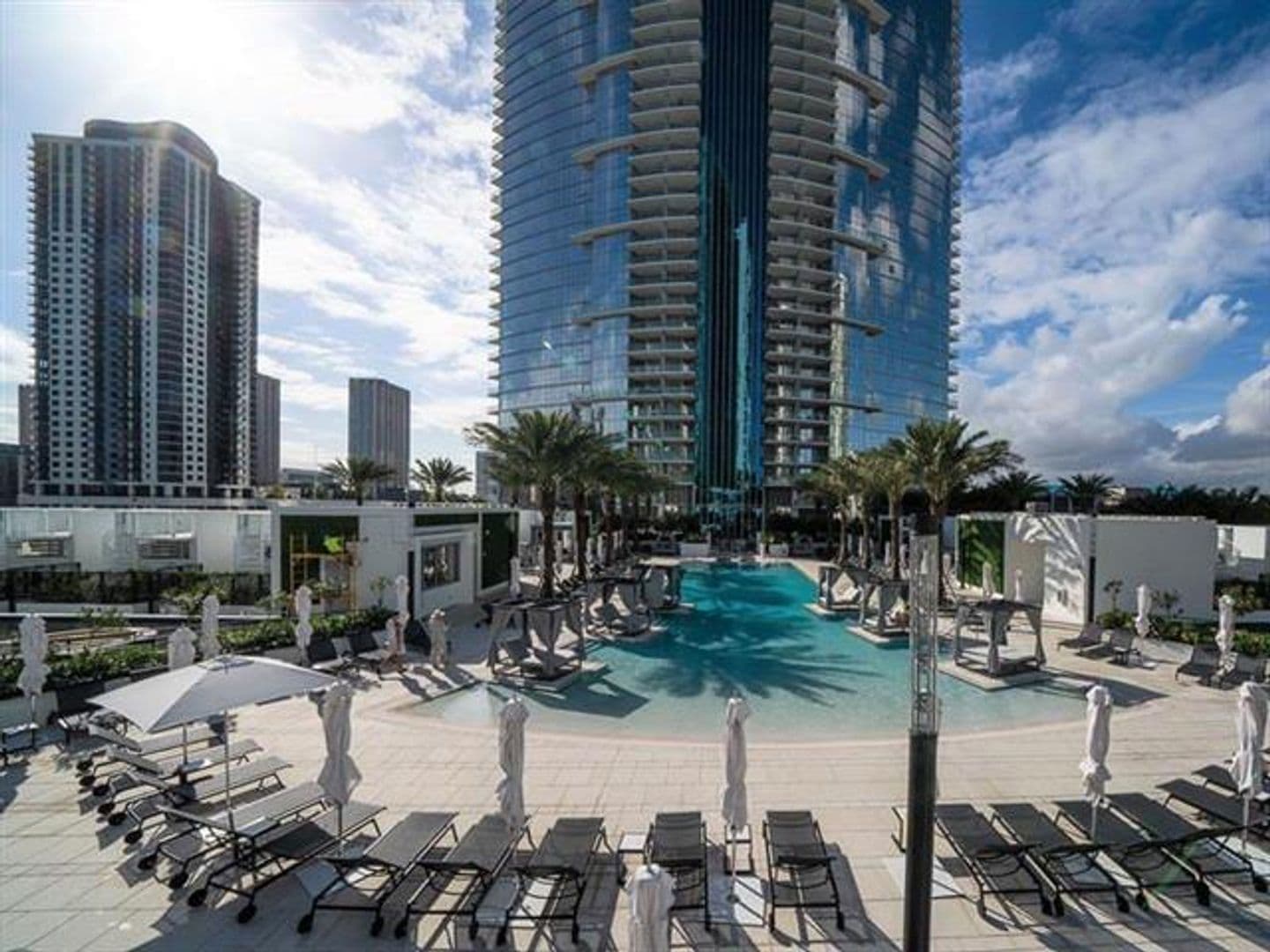 Miami Condo: 851 NE 1st Ave cu-2402