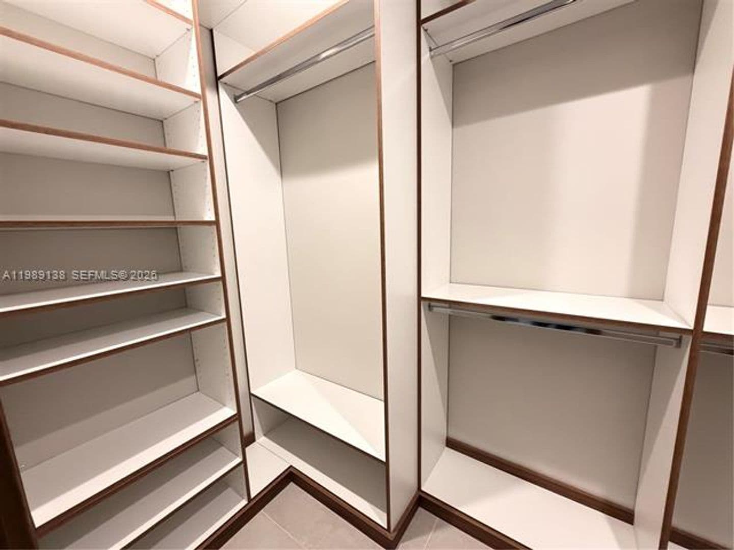 North Miami Beach House: 3200 NE 165th St # 3200