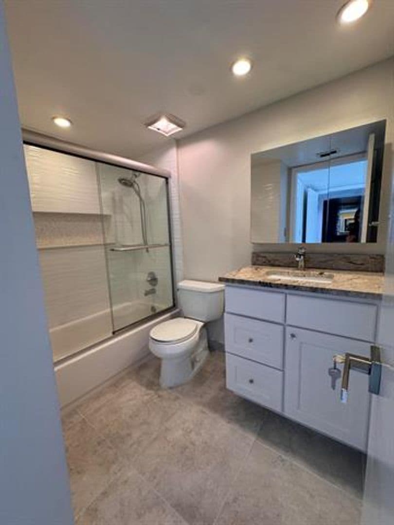 Hollywood Condo: 3200 N Ocean Dr cu-206