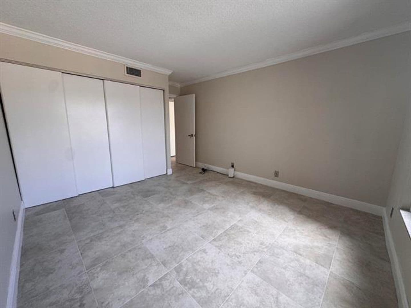 Hollywood Condo: 3200 N Ocean Dr cu-206