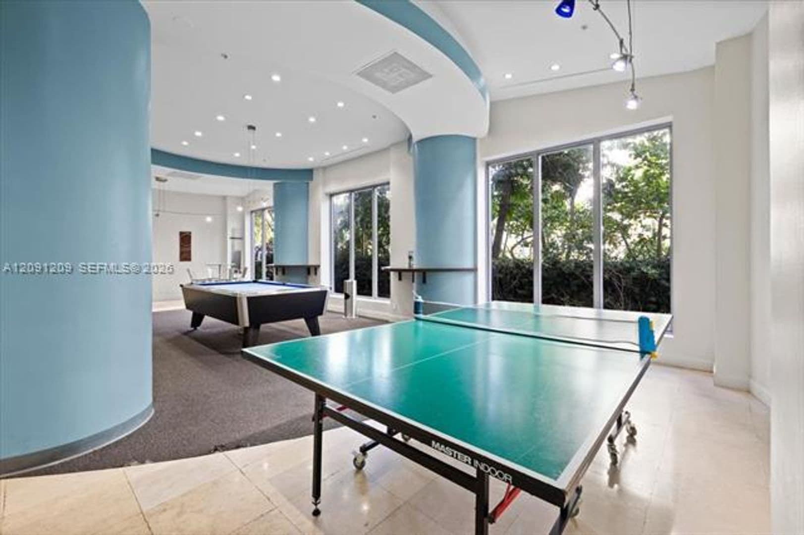 Hollywood Condo: 4001 S Ocean Dr cu-10R