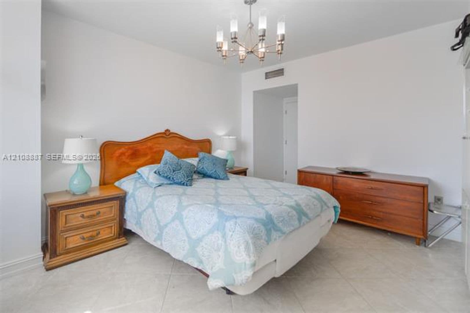 Hallandale Beach Condo: 1950 S Ocean Dr cu-18Q