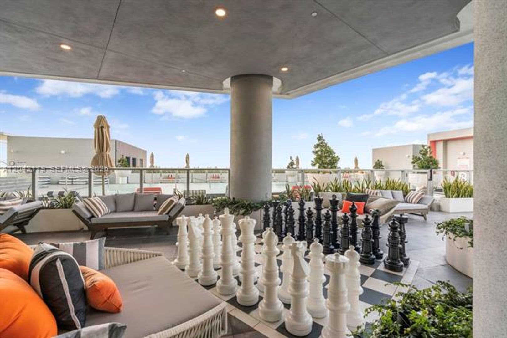 Sunrise Condo: 2000 Metropica Way cu-616