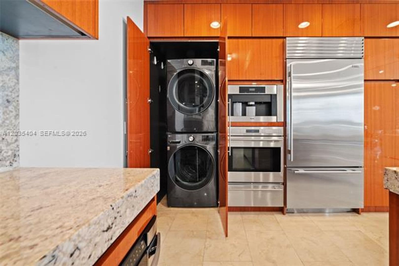 Bal Harbour Condo: 9705 Collins Ave cu-605N