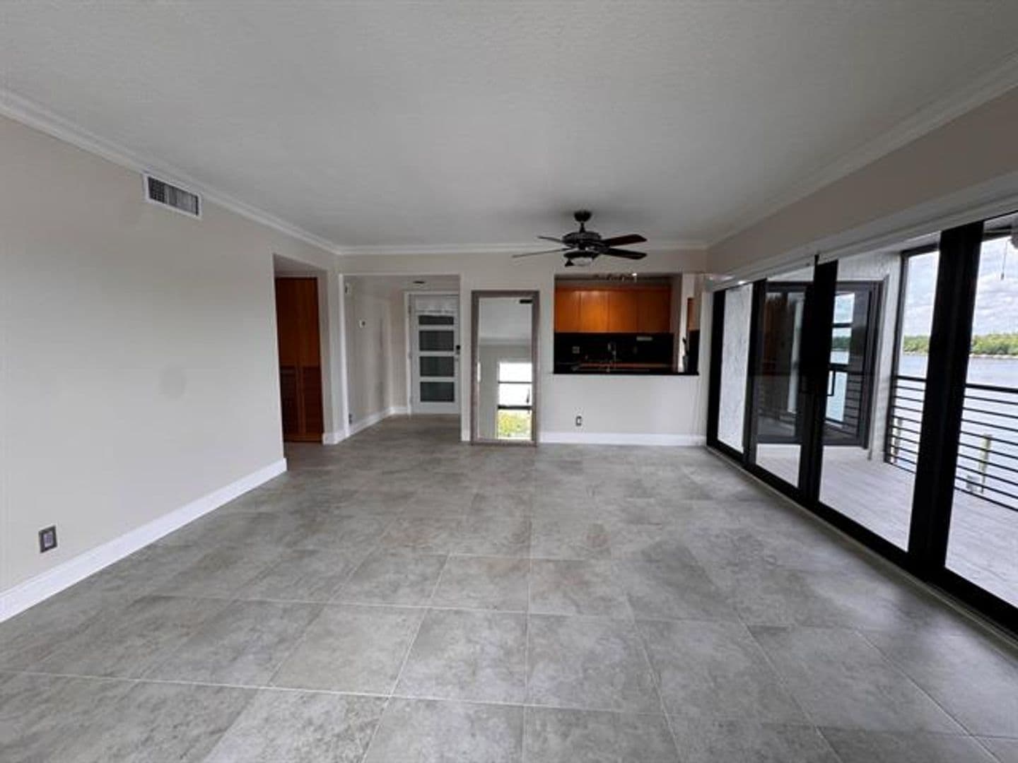 Hollywood Condo: 3200 N Ocean Dr cu-206