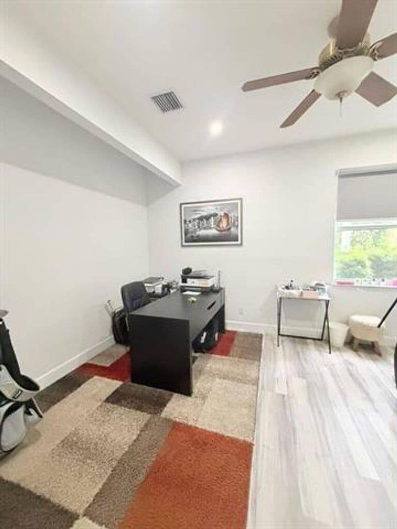Weston House: 4251 E Seneca Ave # 4251