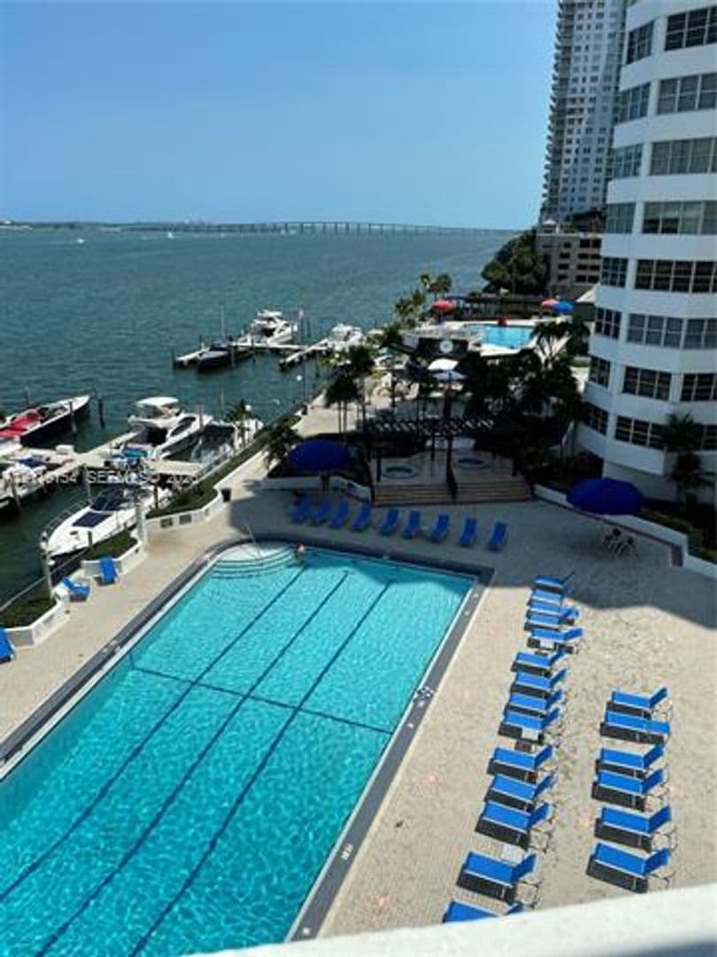 Miami Condo: 801 Brickell Bay Dr cu-667