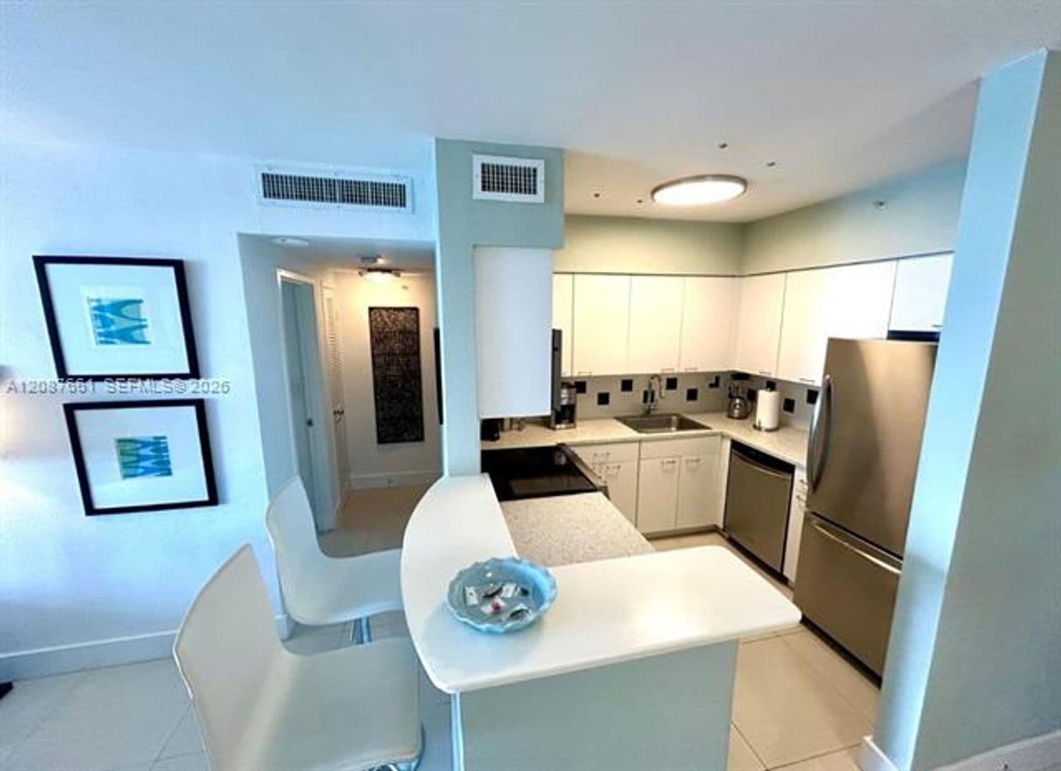Miami Beach Condo: 1500 Bay Rd cu-1220S