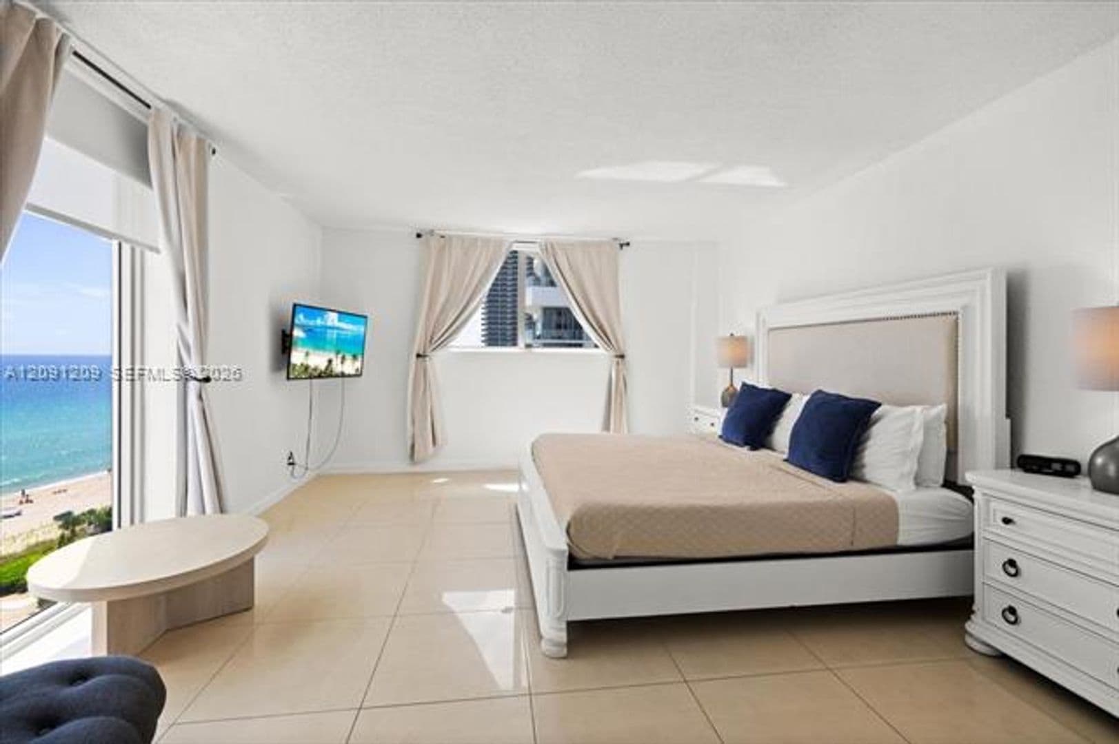 Hollywood Condo: 4001 S Ocean Dr cu-10R