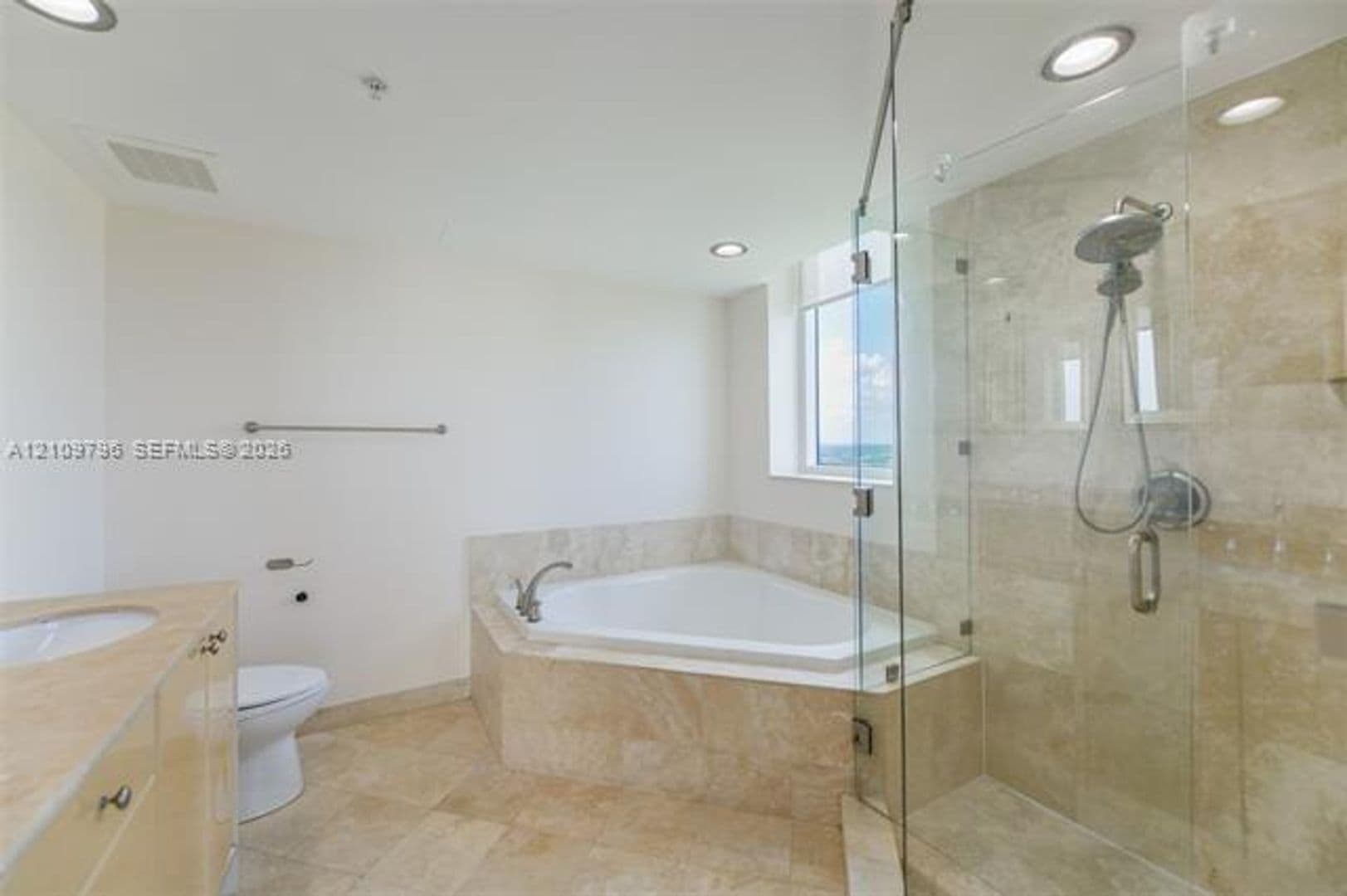 Hallandale Beach Condo: 1745 E Hallandale Beach Blvd cu-1903W