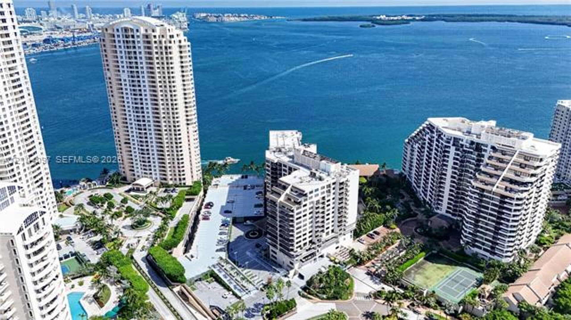 Miami Condo: 540 Brickell Key Dr cu-916
