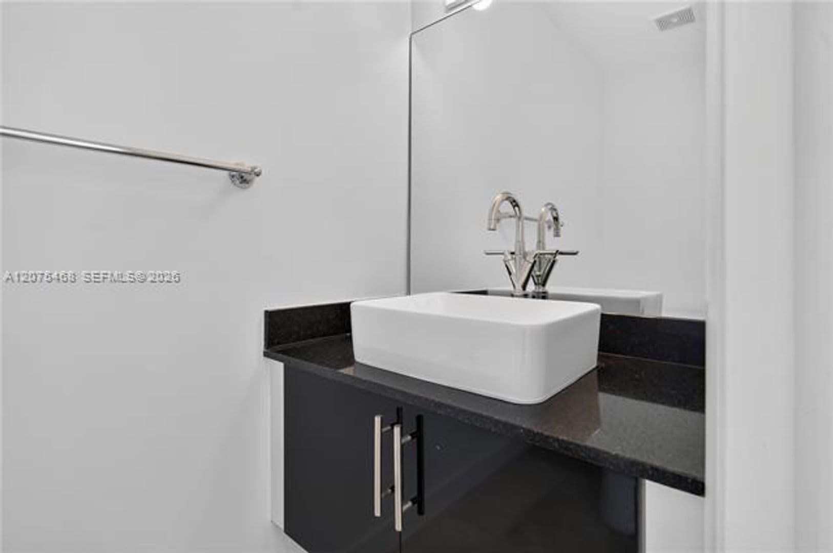 Miami Condo: 31 SE 5th St cu-4212