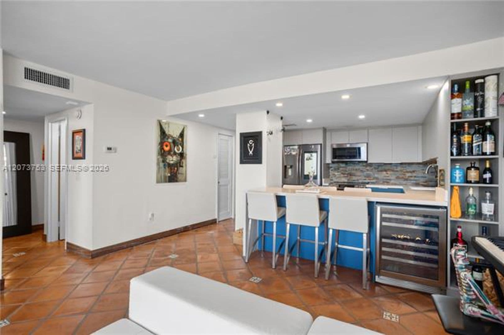North Miami Condo: 2350 NE 135th St cu-1204