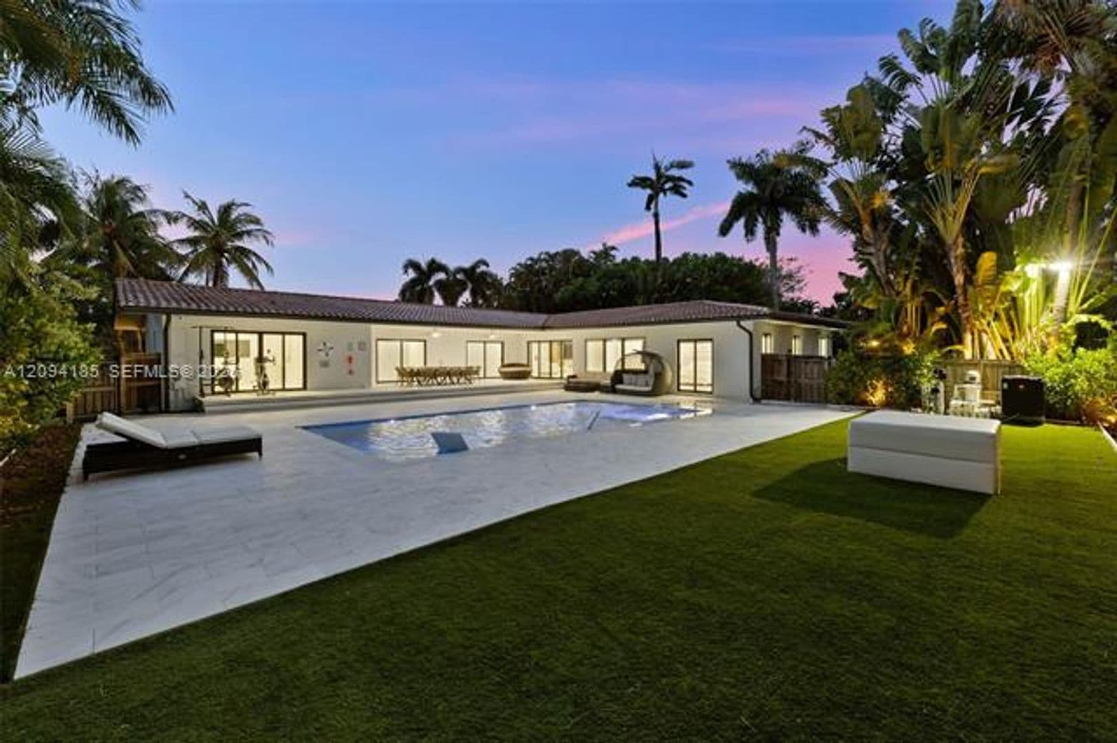 Hollywood House: 1117 Adams St # 1117