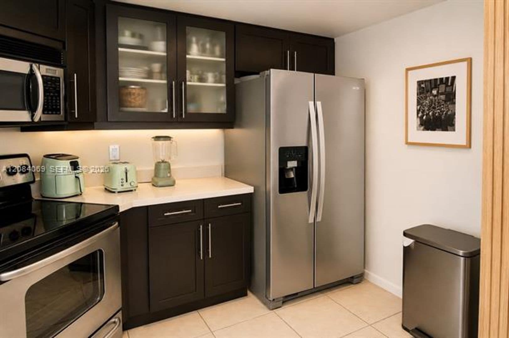 Miami Beach Condo: 5880 Collins Ave cu-903