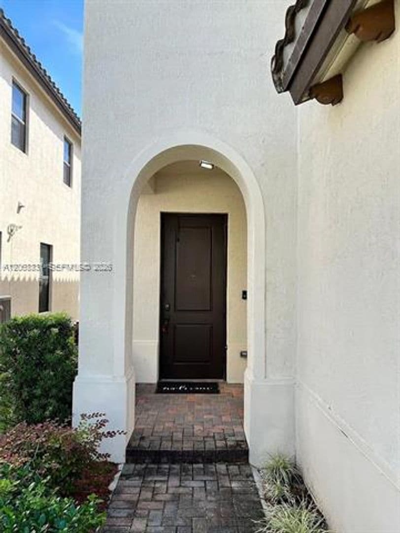 Hialeah House: 3214 W 97th St # 0