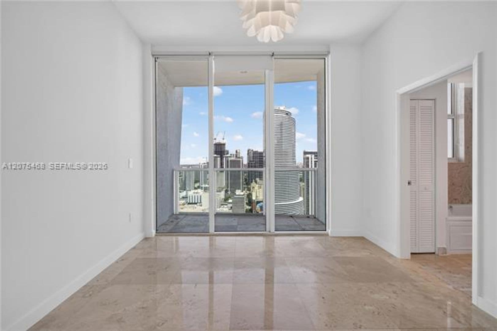 Miami Condo: 31 SE 5th St cu-4212