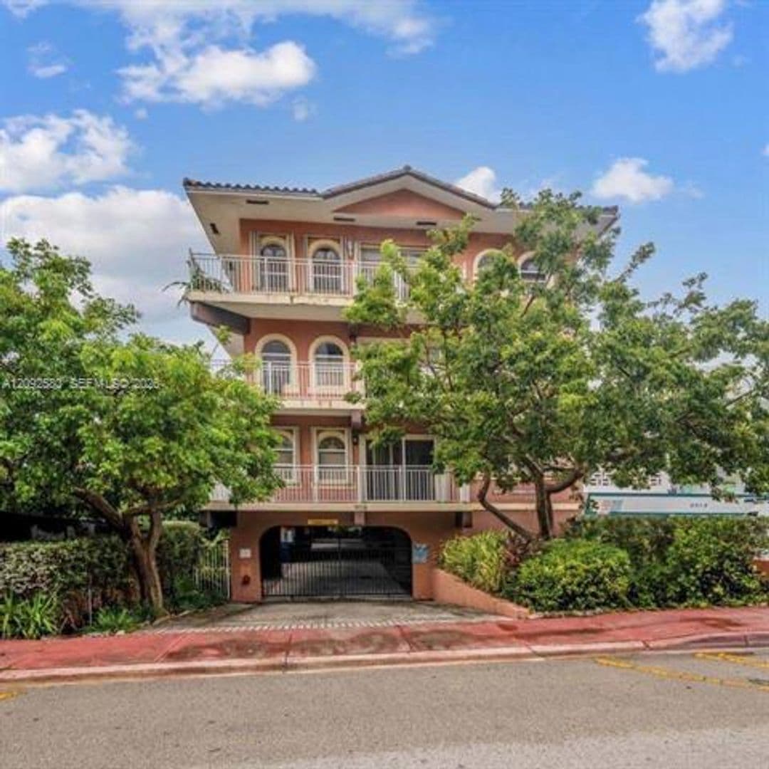 Surfside House: 9008 Collins Ave cu-402