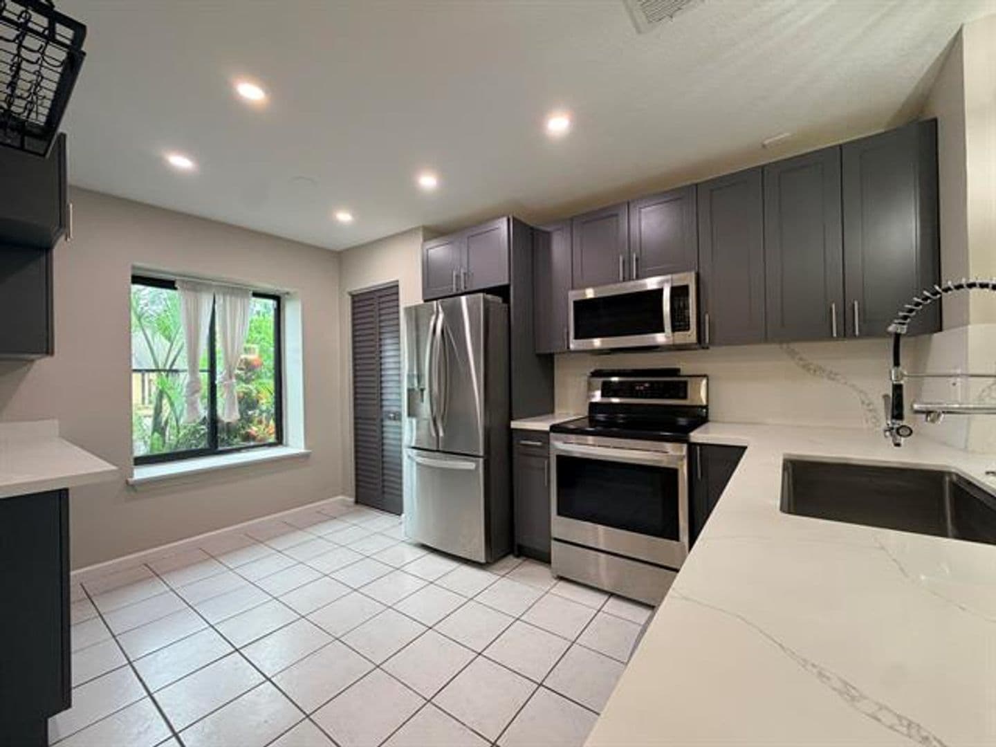 Sunrise House: 9346 NW 49th Pl th 9346
