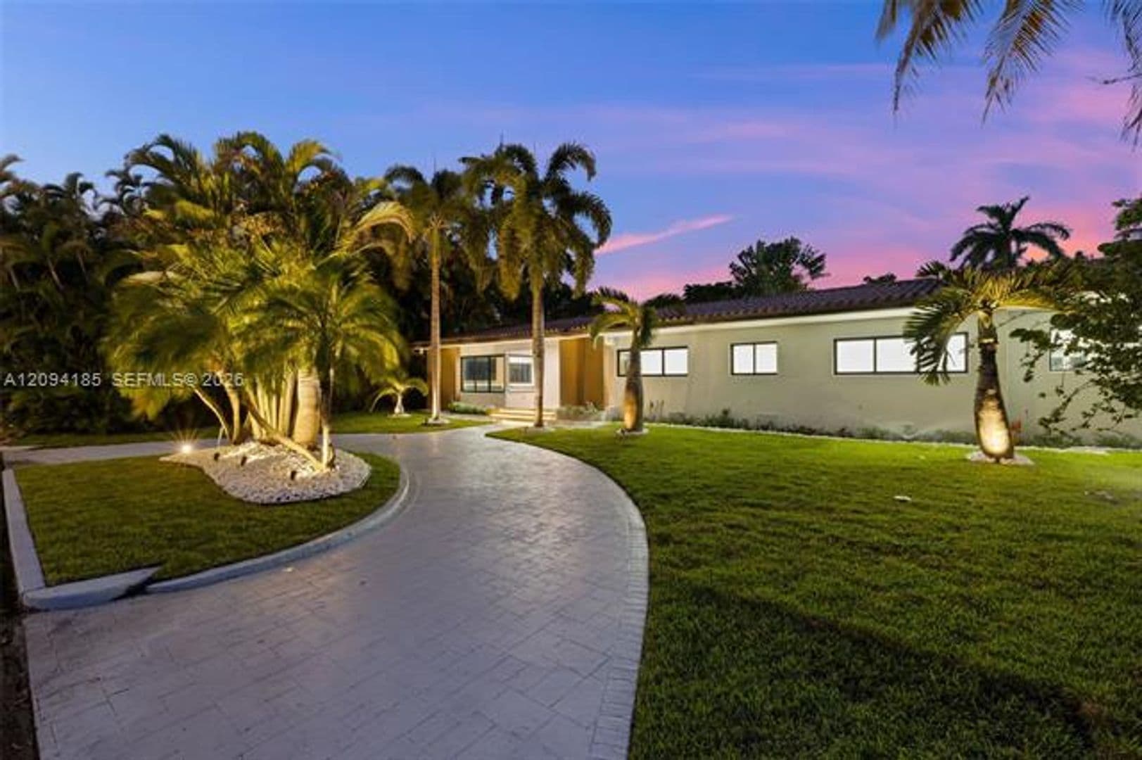 Hollywood House: 1117 Adams St # 1117