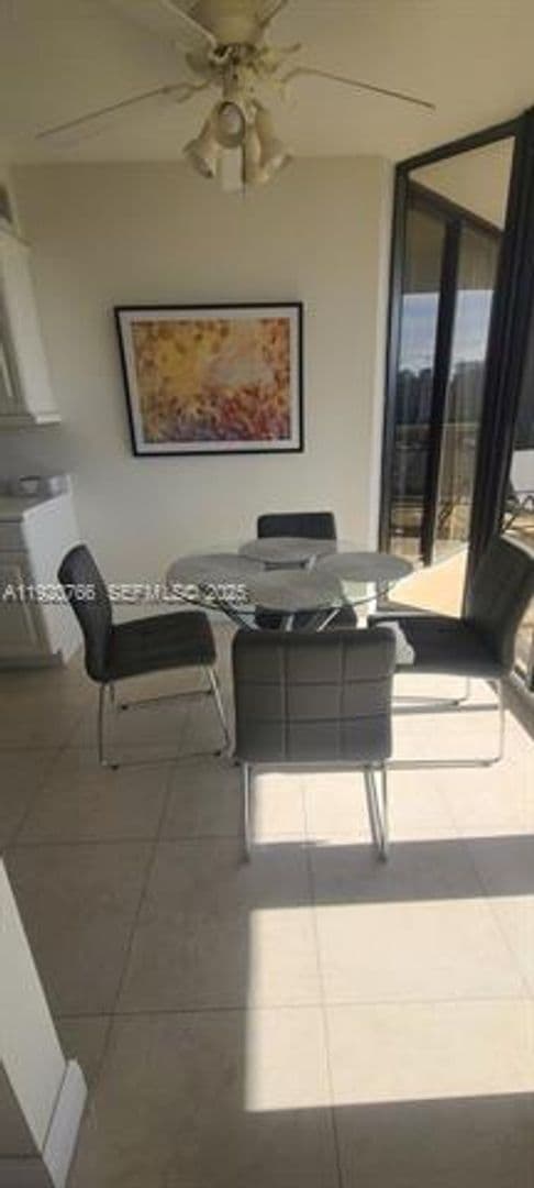Aventura Condo: 3600 Yacht Club Dr cu-1204