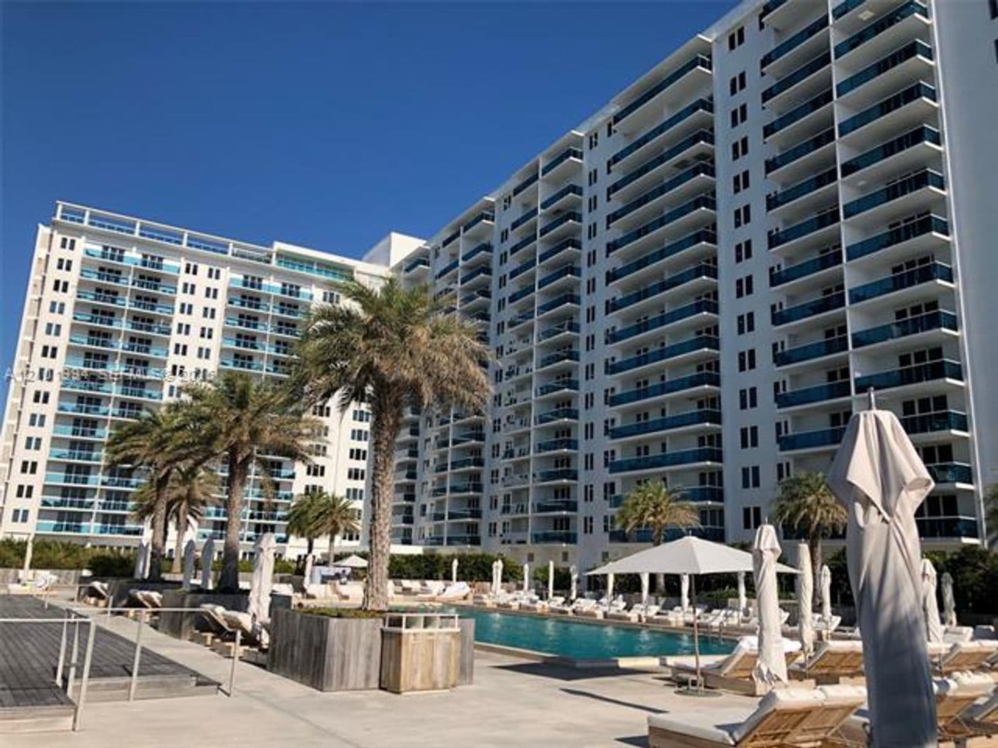 Miami Beach Condo: 2301 Collins Av cu-737