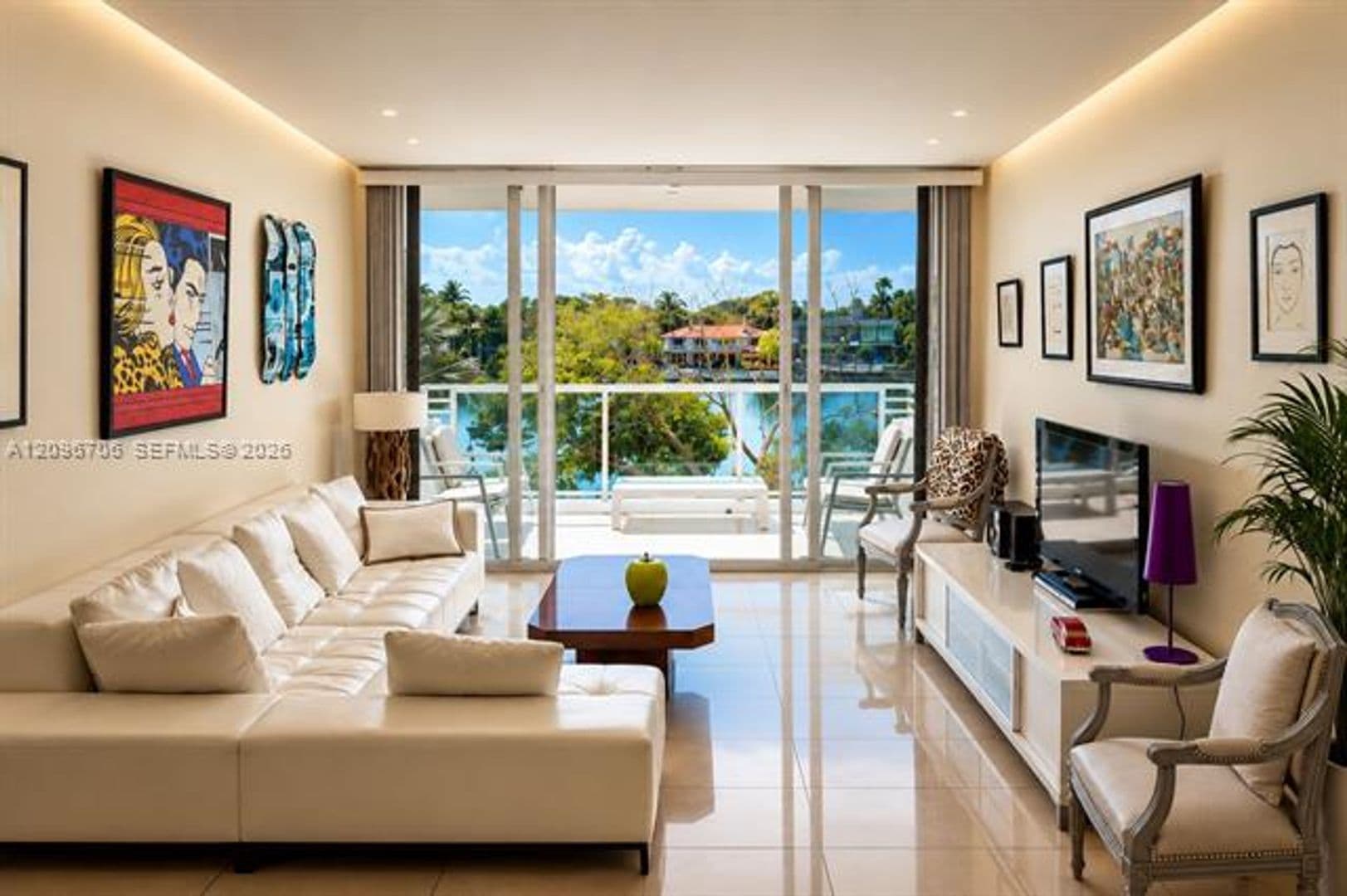 Miami Beach Condo: 5600 Collins Ave cu-4P