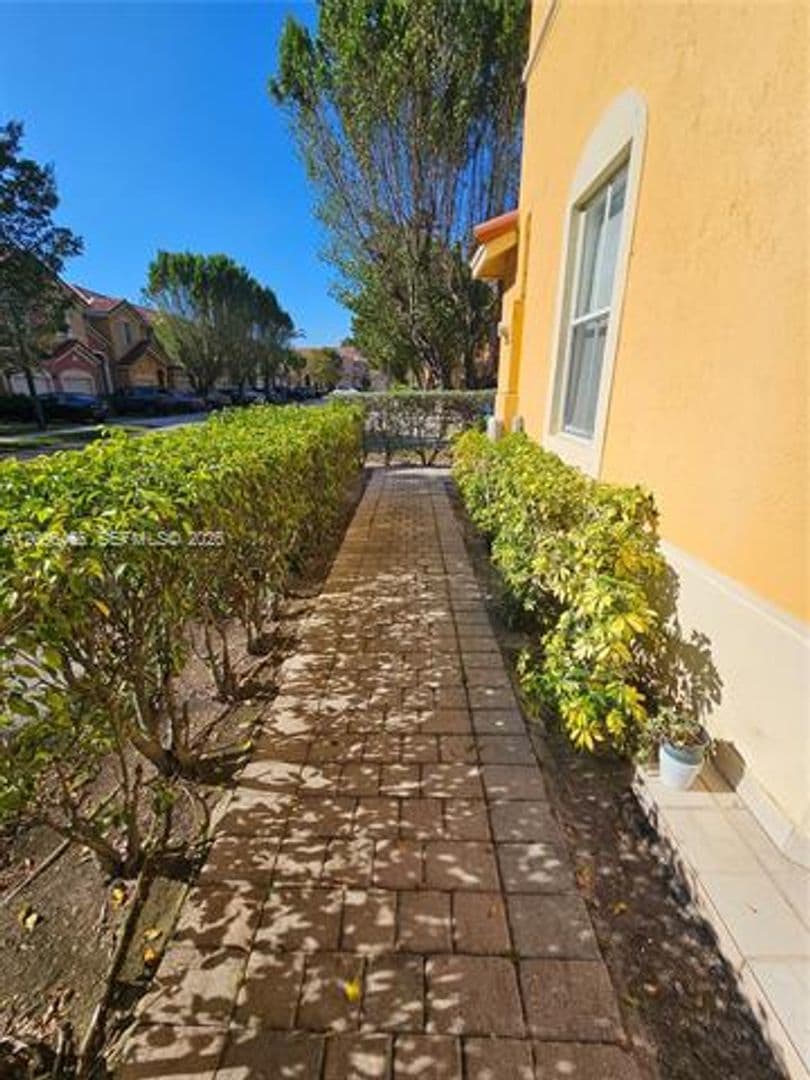 Miami Townhome: 16658 SW 79th Ter th 16658