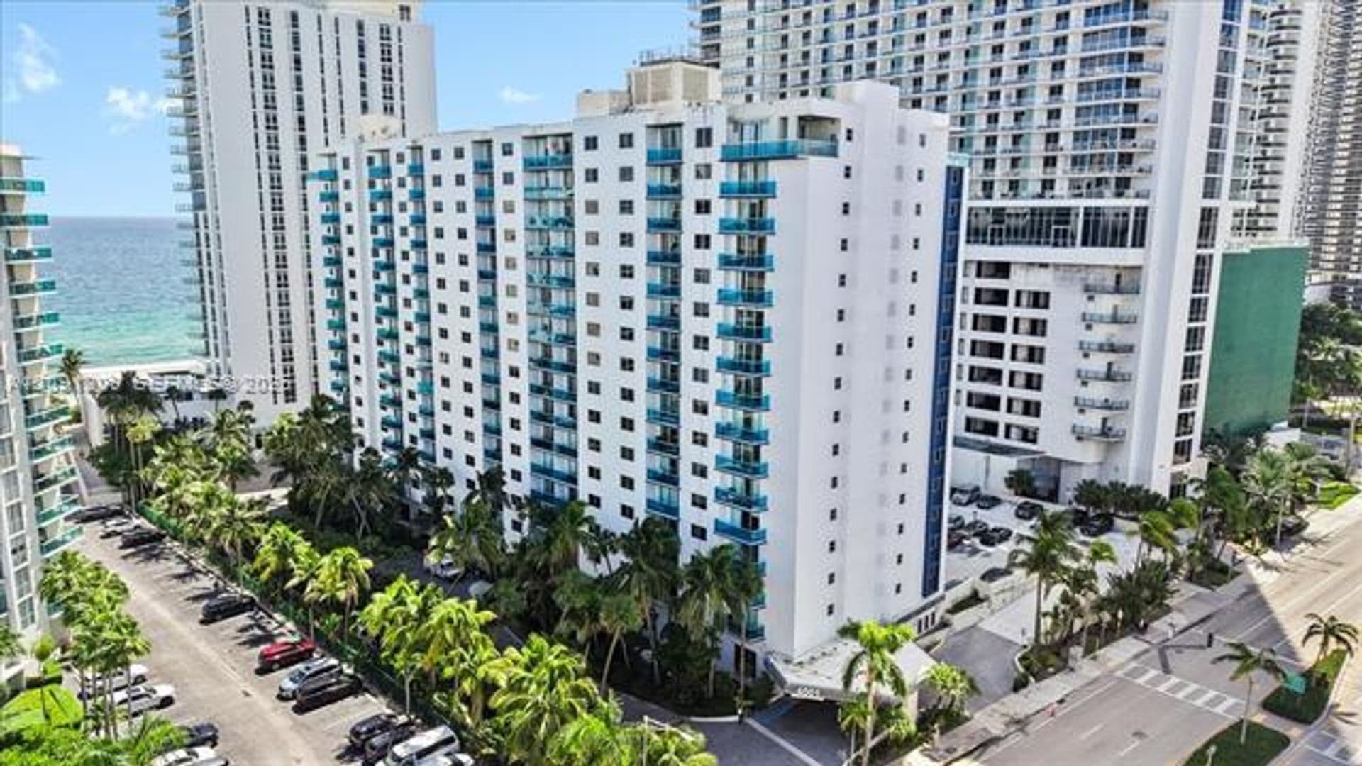 Hollywood Condo: 4001 S Ocean Dr cu-10R