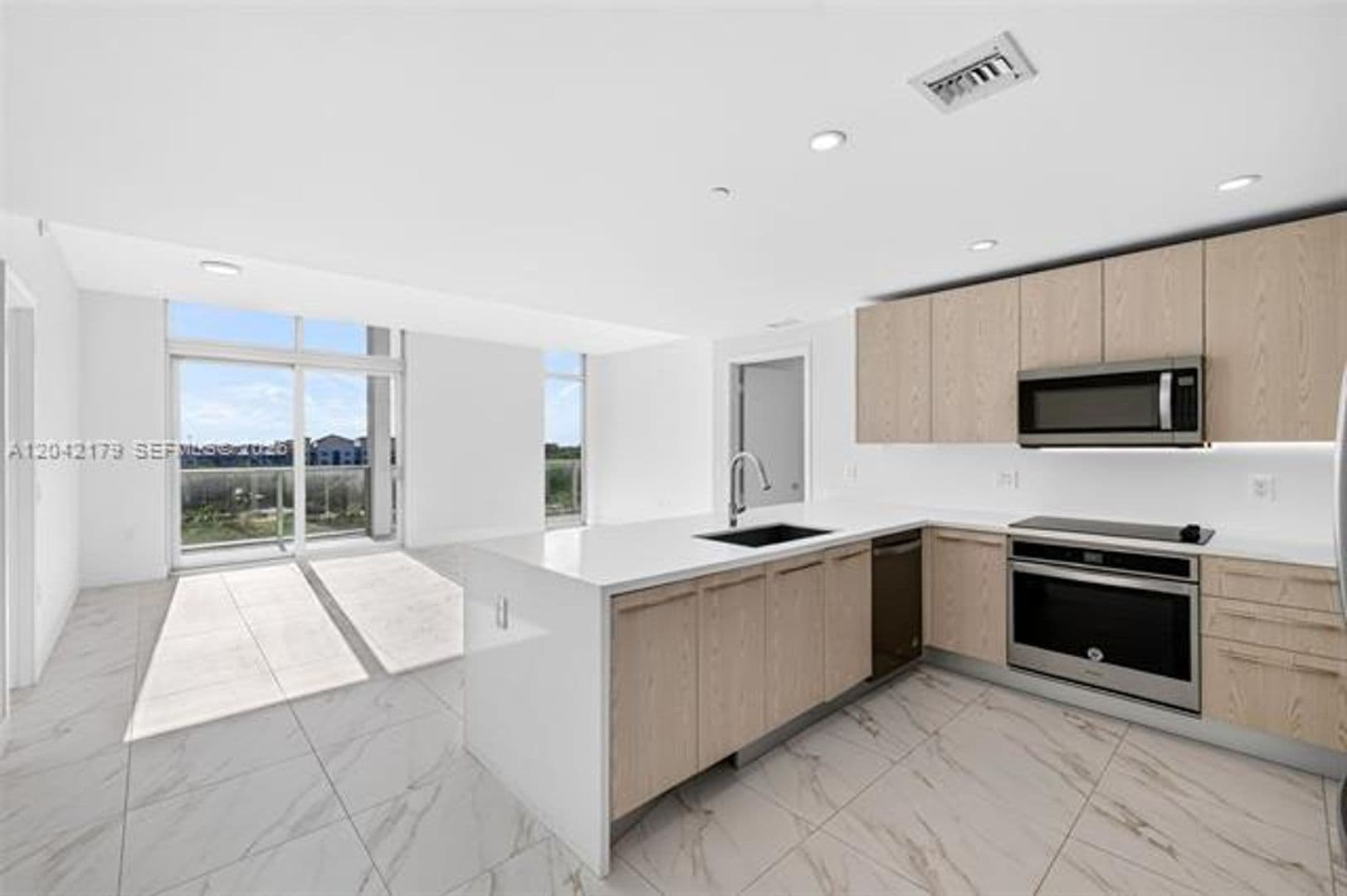 Sunrise Condo: 2000 Metropica Way cu-616