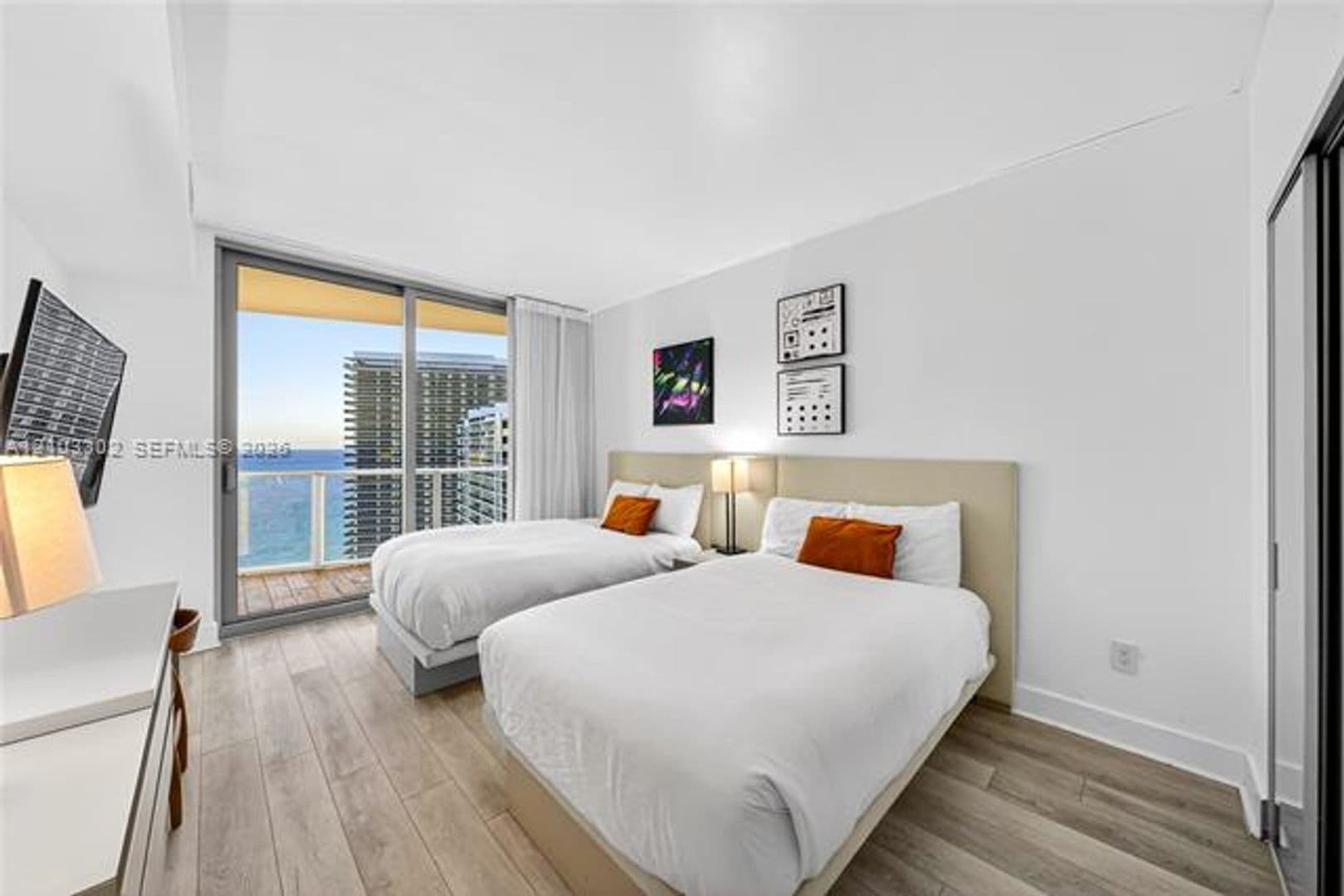 Hollywood Condo: 4111 S Ocean Dr cu-3703