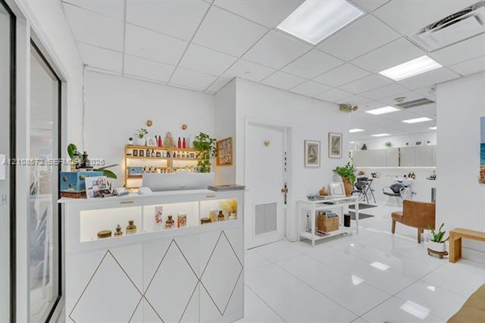 Miami Beach Condo: 5701 Collins Ave cu-301