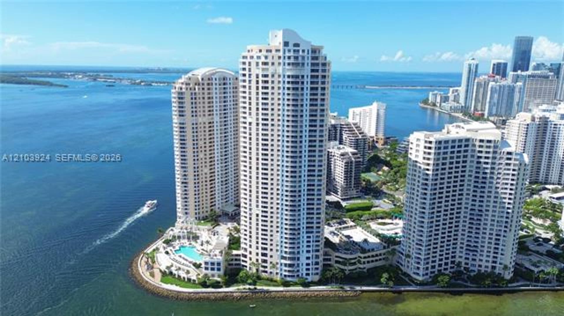 Miami Condo: 848 Brickell Key Dr cu-306