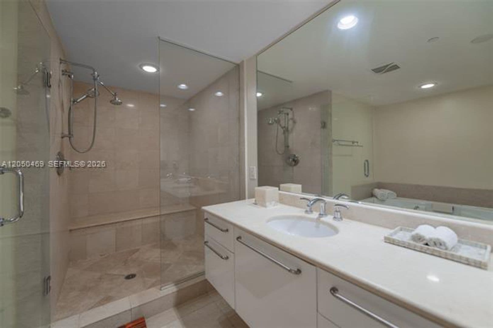 Hollywood Condo: 3101 S Ocean Dr cu-404