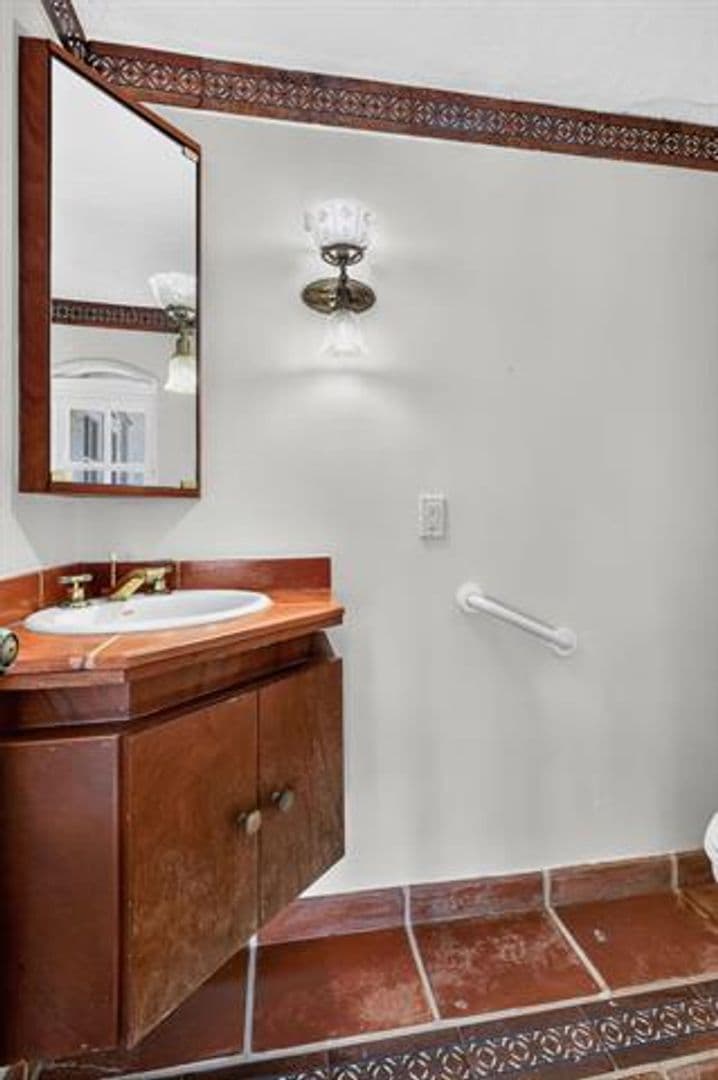 North Bay Village House: 7500 W Treasure Dr # 7500