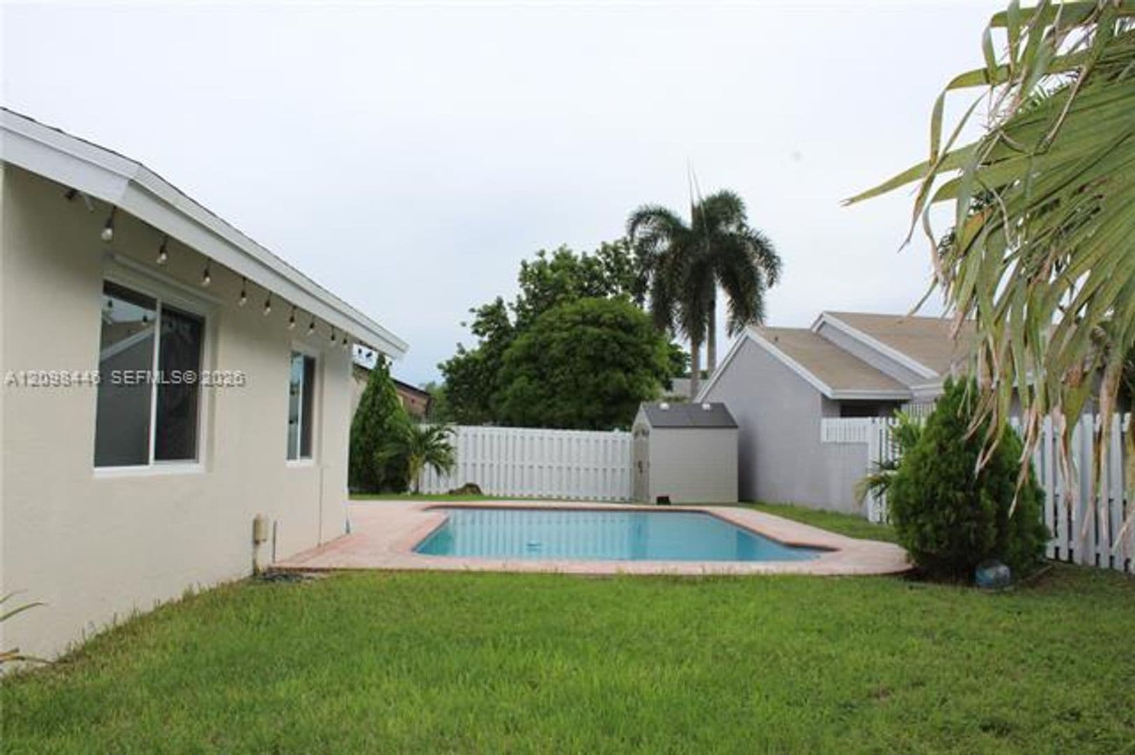 Davie House: 681 Pine Ridge Ter # 0
