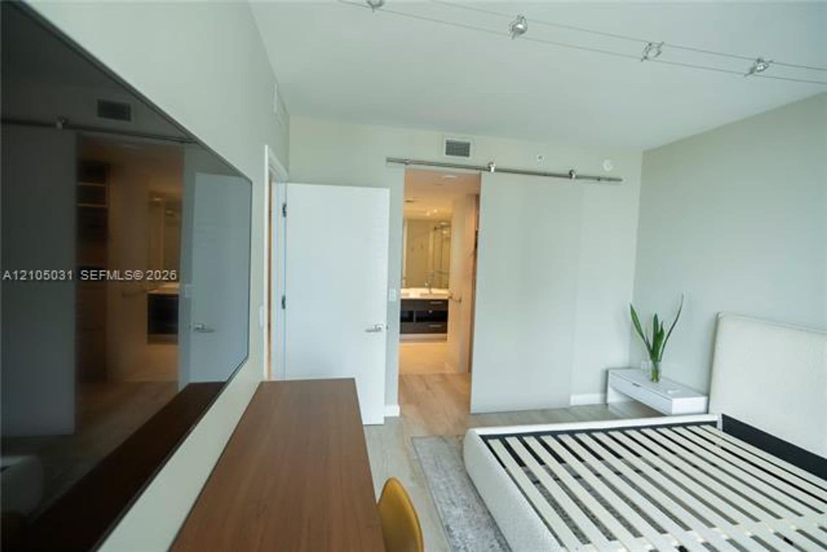 Miami Condo: 45 SW 9th St cu-1705