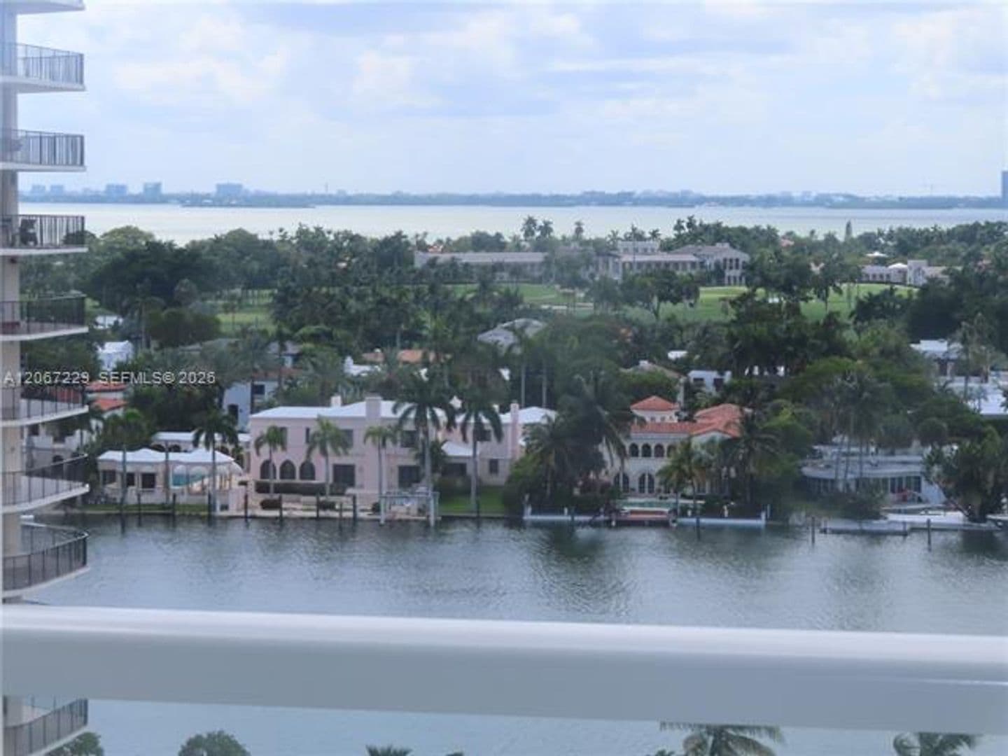 Miami Beach Condo: 5701 Collins Ave cu-1003