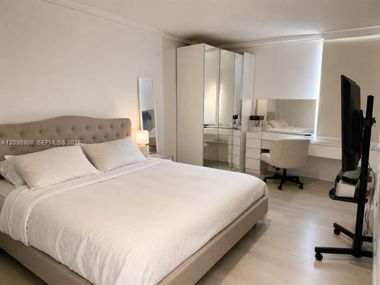 Miami Condo: 520 Brickell Key Dr cu-A1205