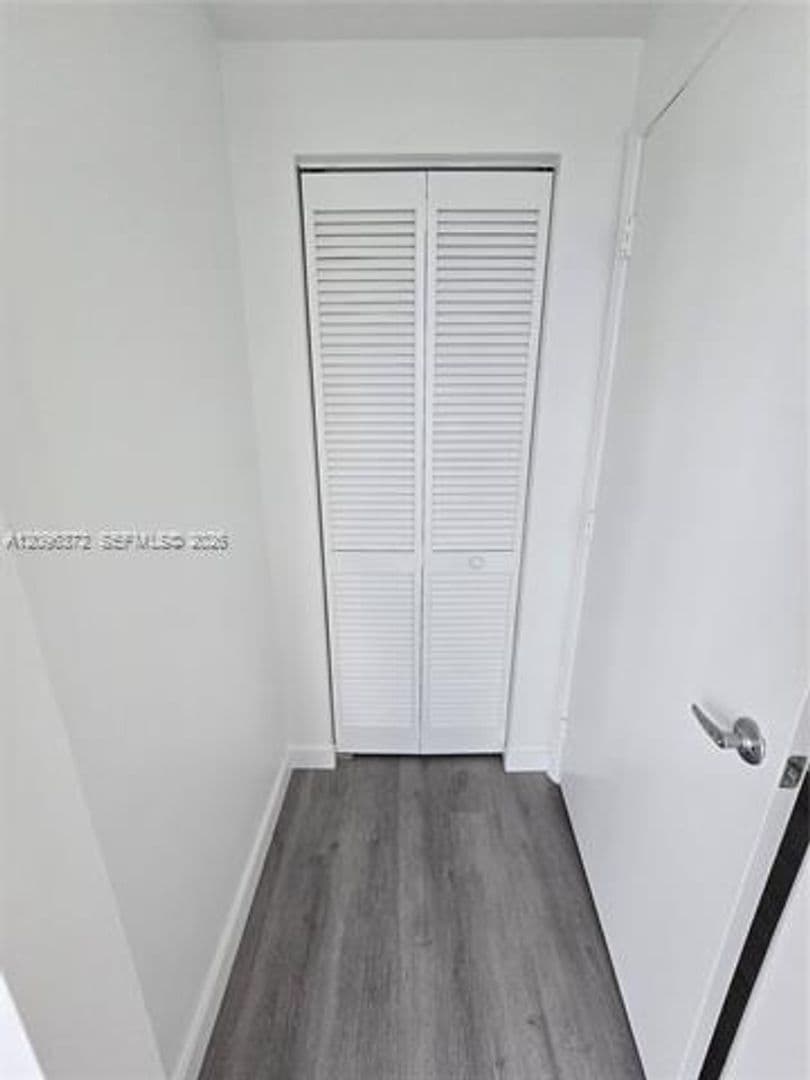 Miami Condo: 950 Brickell Bay Dr cu-3300