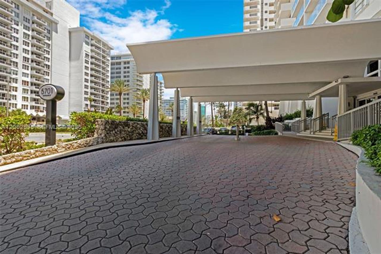 Miami Beach Condo: 5701 Collins Ave cu-919