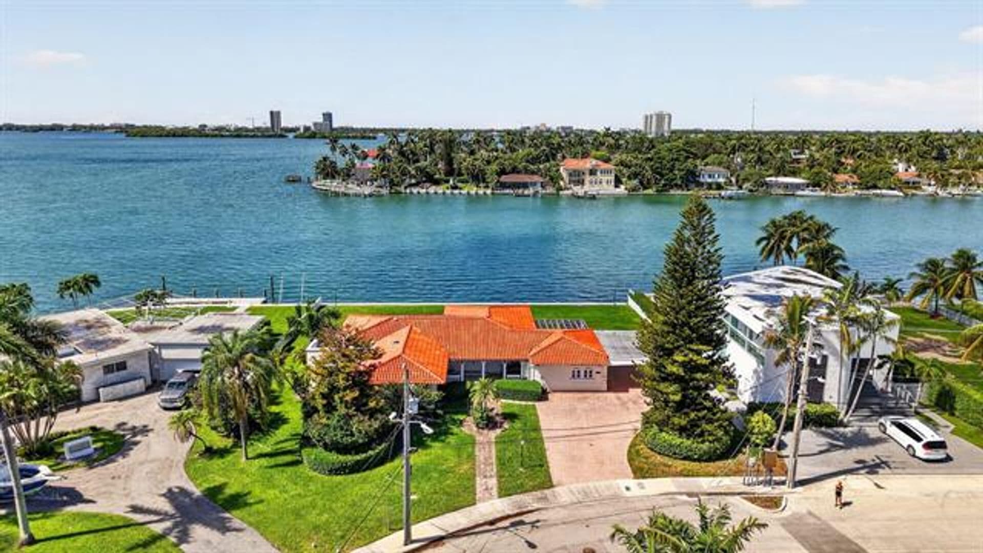 North Bay Village House: 7500 W Treasure Dr # 7500
